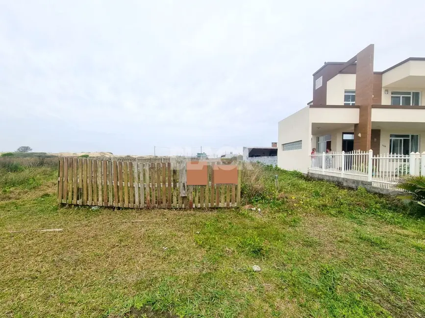 Foto 1 de Terreno / Lote à venda, 300m2 em Passo De Torres - SC