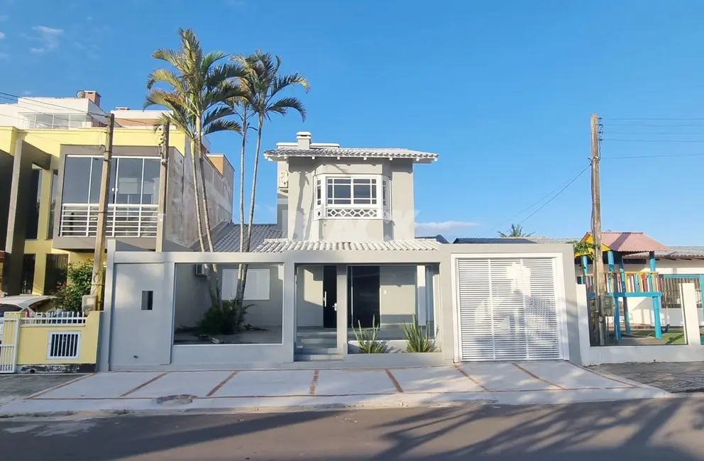 Casa com 3 quartos à venda, 159m2 em Torres - RS - imagem 1 Foto 1 de Casa com 3 quartos à venda, 159m2 em Torres - RS