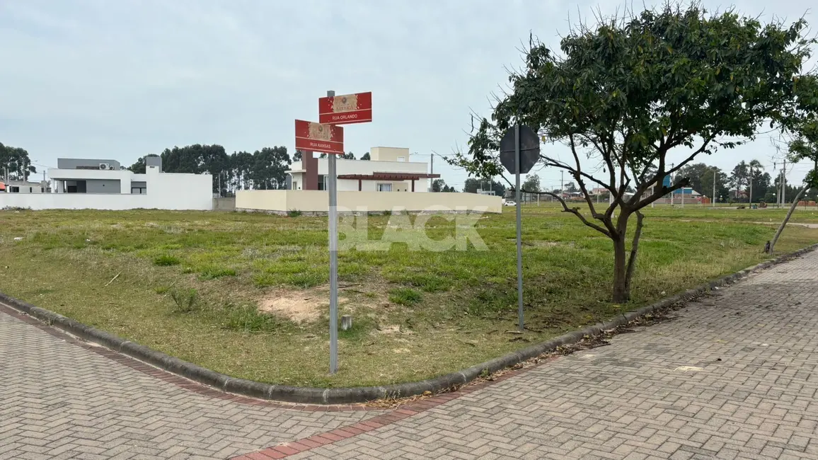 Foto 1 de Terreno / Lote à venda, 296m2 em Passo De Torres - SC