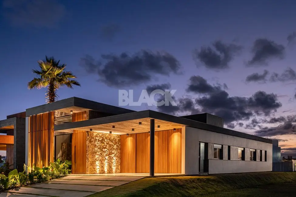 Foto 1 de Casa com 3 quartos à venda, 212m2 em Centro, Passo De Torres - SC