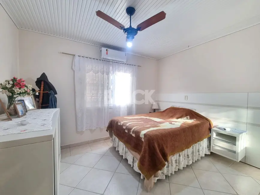 Casa com 6 quartos à venda, 200m2 em Centro, Torres - RS - imagem 9 Foto 9 de Casa com 6 quartos à venda, 200m2 em Centro, Torres - RS