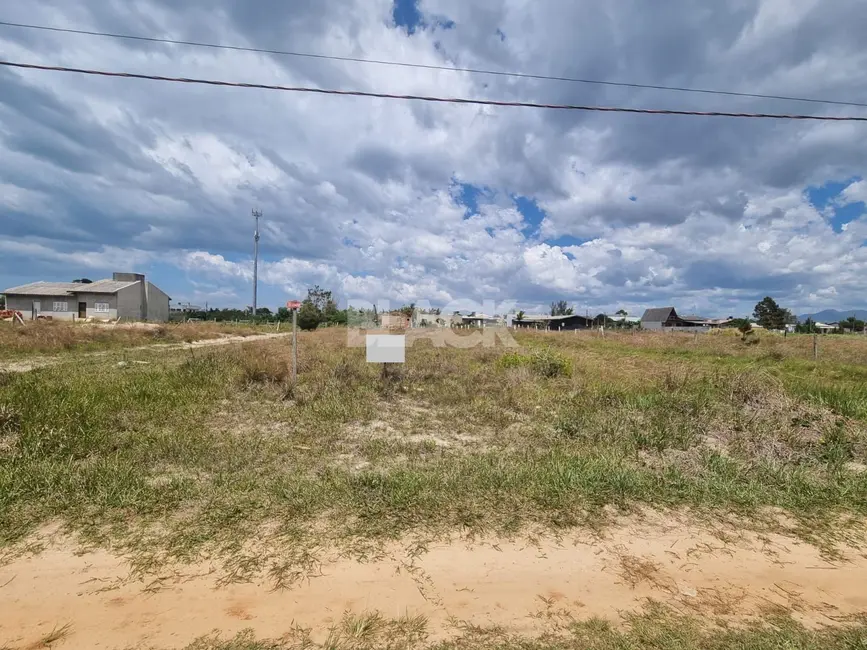 Foto 1 de Terreno / Lote à venda, 303m2 em Torres - RS