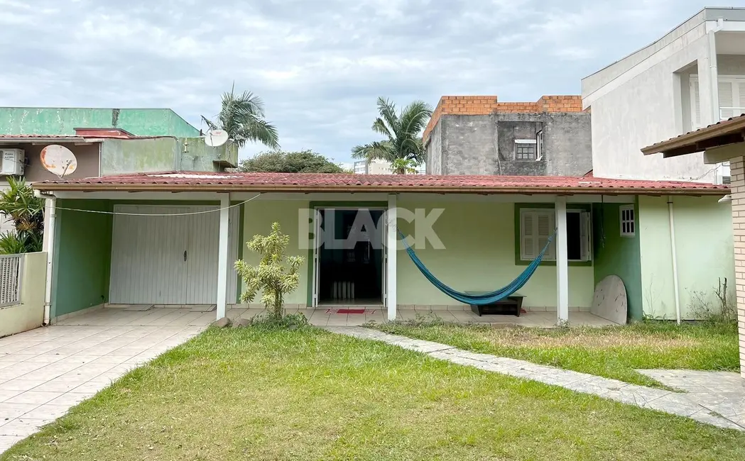 Foto 1 de Casa com 2 quartos à venda, 120m2 em Passo De Torres - SC