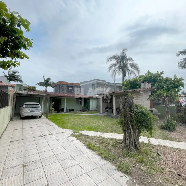 Foto 2 de Casa com 2 quartos à venda, 120m2 em Passo De Torres - SC