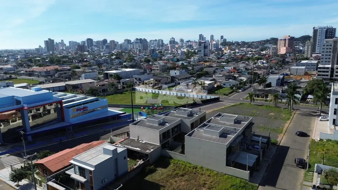 Foto 4 de Terreno / Lote à venda, 312m2 em Torres - RS