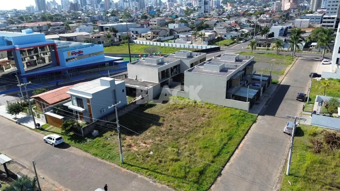 Foto 1 de Terreno / Lote à venda, 312m2 em Torres - RS