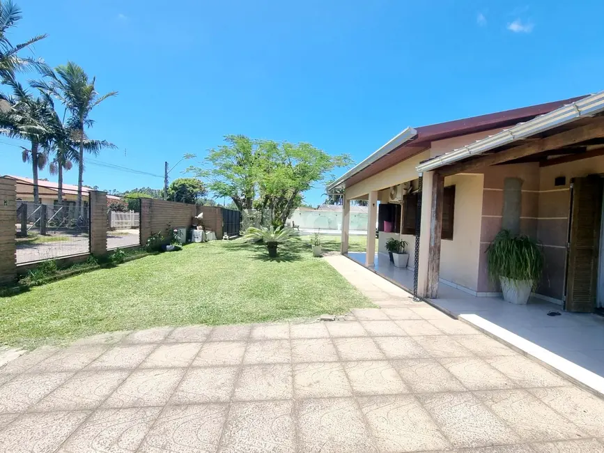 Casa com 3 quartos à venda, 250m2 em Torres - RS - imagem 2 Foto 2 de Casa com 3 quartos à venda, 250m2 em Torres - RS