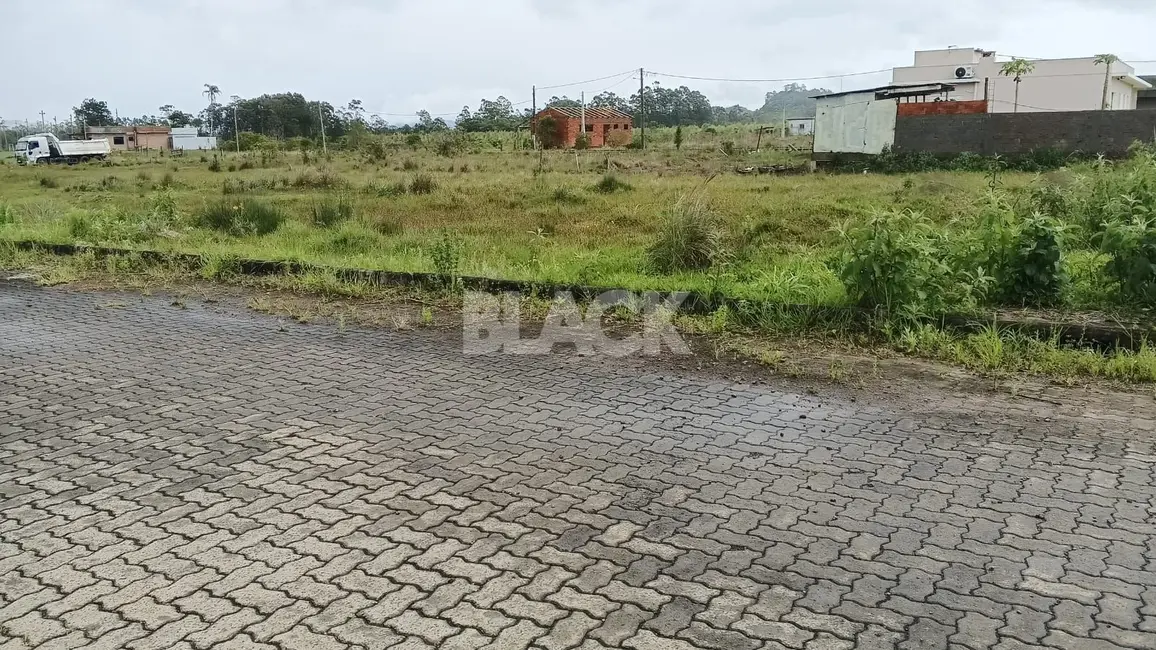 Foto 1 de Terreno / Lote à venda, 360m2 em Torres - RS