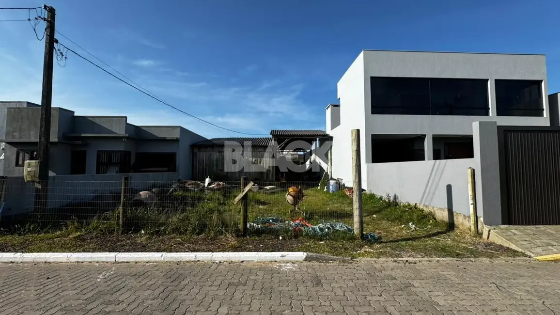 Foto 1 de Terreno / Lote à venda, 316m2 em Passo De Torres - SC