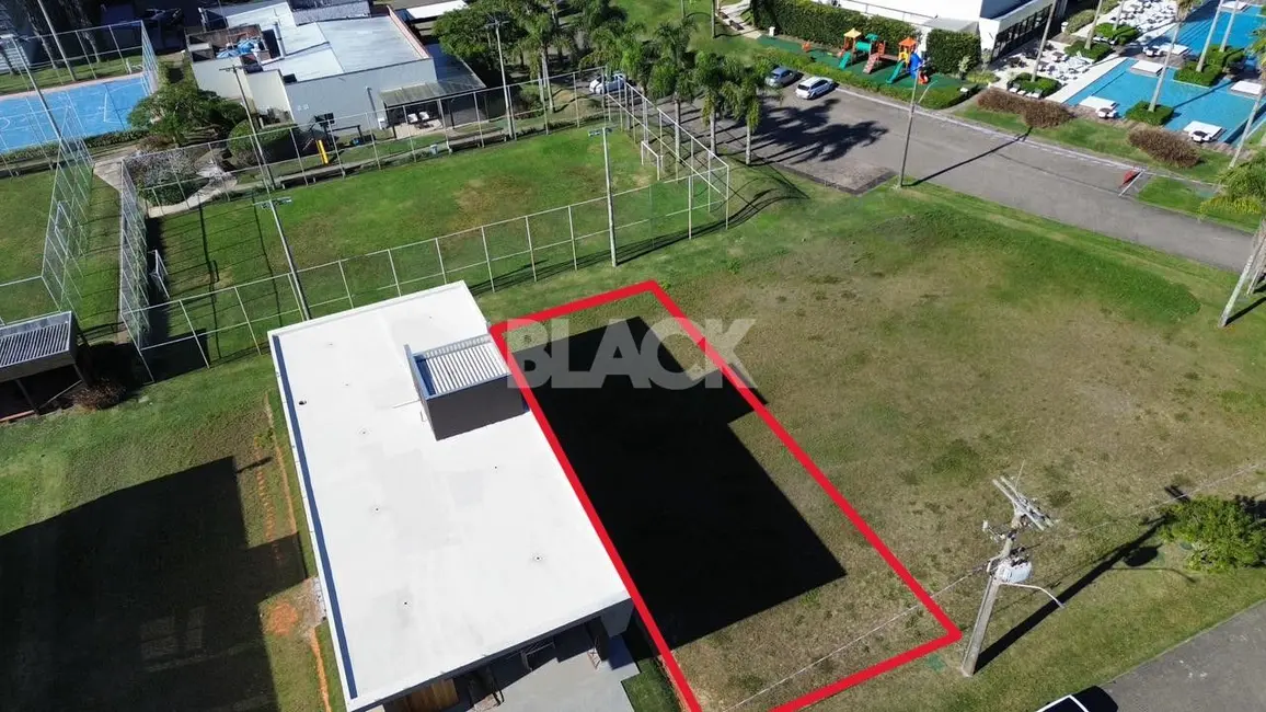 Foto 1 de Terreno / Lote à venda, 360m2 em Torres - RS