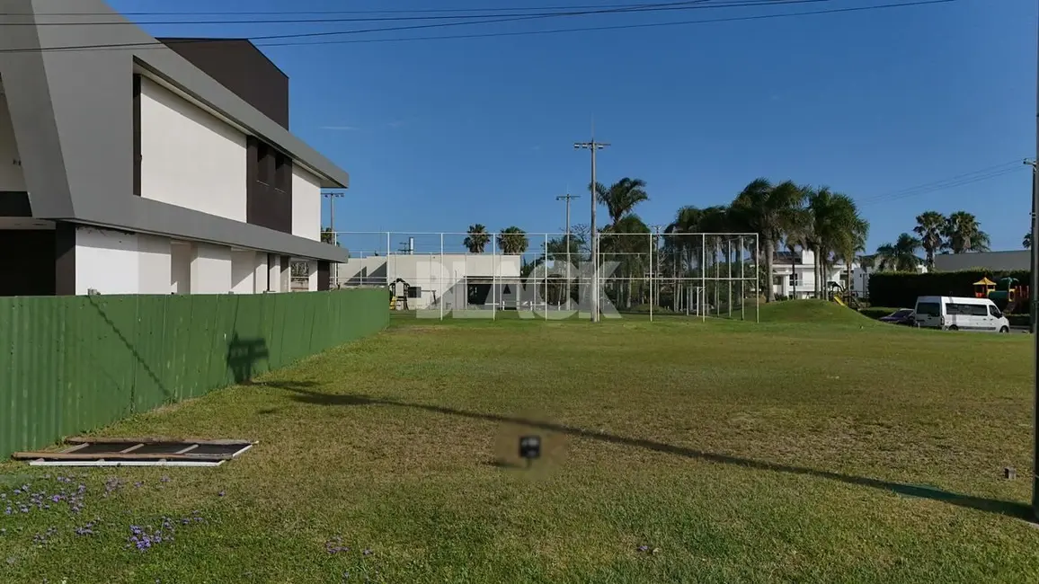 Foto 1 de Terreno / Lote à venda, 360m2 em Torres - RS