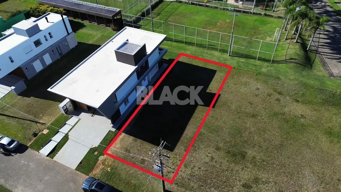Foto 2 de Terreno / Lote à venda, 360m2 em Torres - RS
