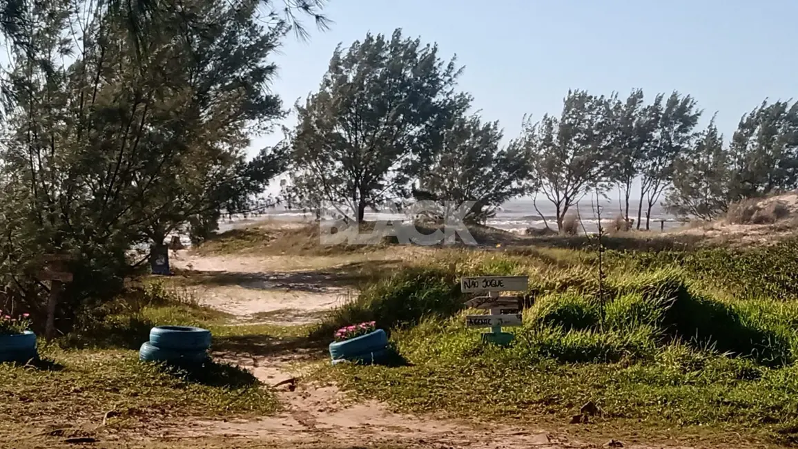 Foto 4 de Terreno / Lote à venda, 330m2 em Torres - RS