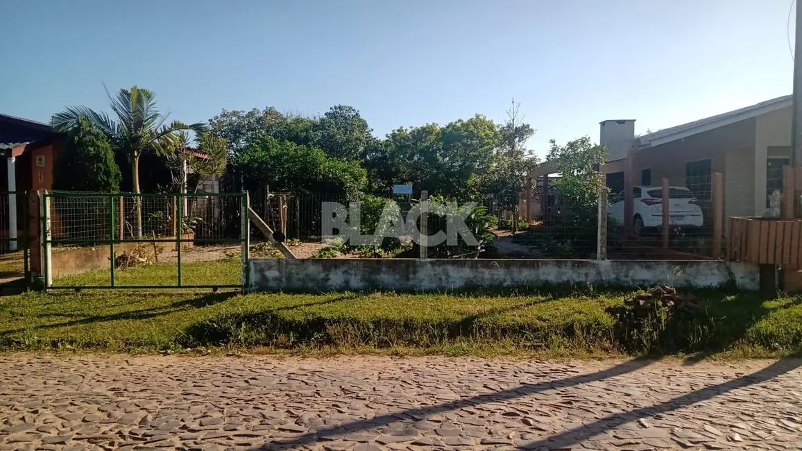 Foto 1 de Terreno / Lote à venda, 330m2 em Torres - RS