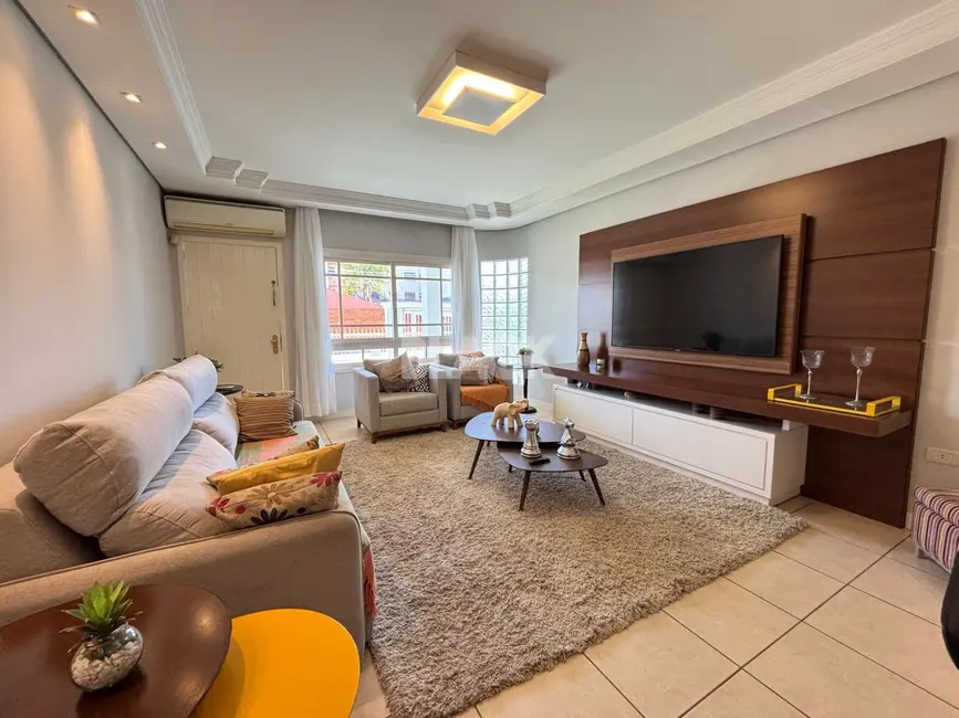 Casa com 4 quartos à venda, 300m2 em Centro, Torres - RS - imagem 3 Foto 3 de Casa com 4 quartos à venda, 300m2 em Centro, Torres - RS