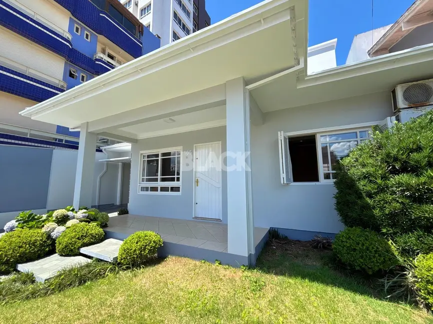 Casa com 4 quartos à venda, 300m2 em Centro, Torres - RS - imagem 1 Foto 1 de Casa com 4 quartos à venda, 300m2 em Centro, Torres - RS