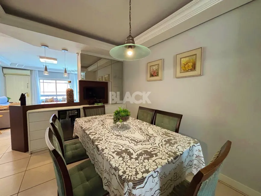 Casa com 4 quartos à venda, 300m2 em Centro, Torres - RS - imagem 6 Foto 6 de Casa com 4 quartos à venda, 300m2 em Centro, Torres - RS