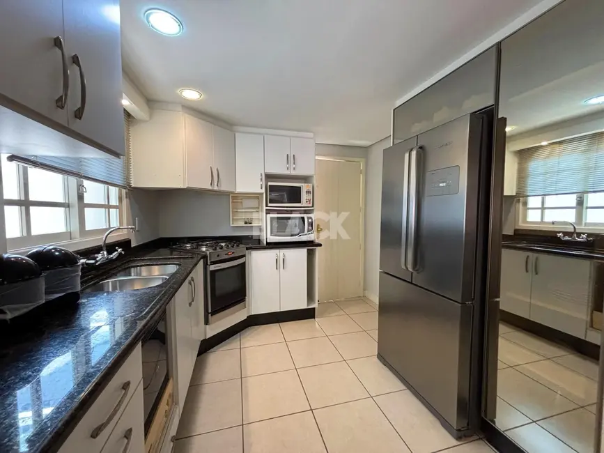 Casa com 4 quartos à venda, 300m2 em Centro, Torres - RS - imagem 9 Foto 9 de Casa com 4 quartos à venda, 300m2 em Centro, Torres - RS