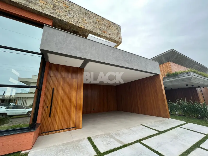 Foto 3 de Casa de Condomínio com 3 quartos à venda, 220m2 em Torres - RS