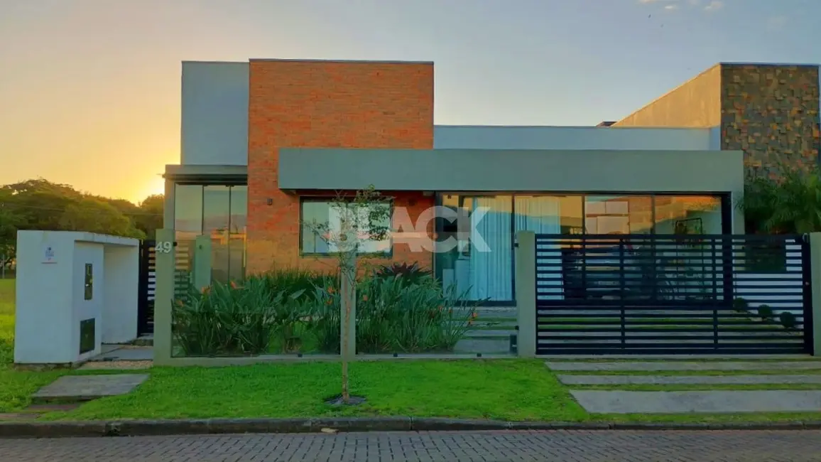 Foto 1 de Casa com 3 quartos à venda, 119m2 em Centro, Passo De Torres - SC