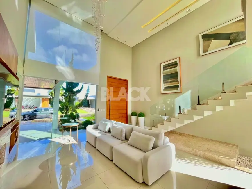 Foto 1 de Casa de Condomínio com 4 quartos à venda, 241m2 em Torres - RS