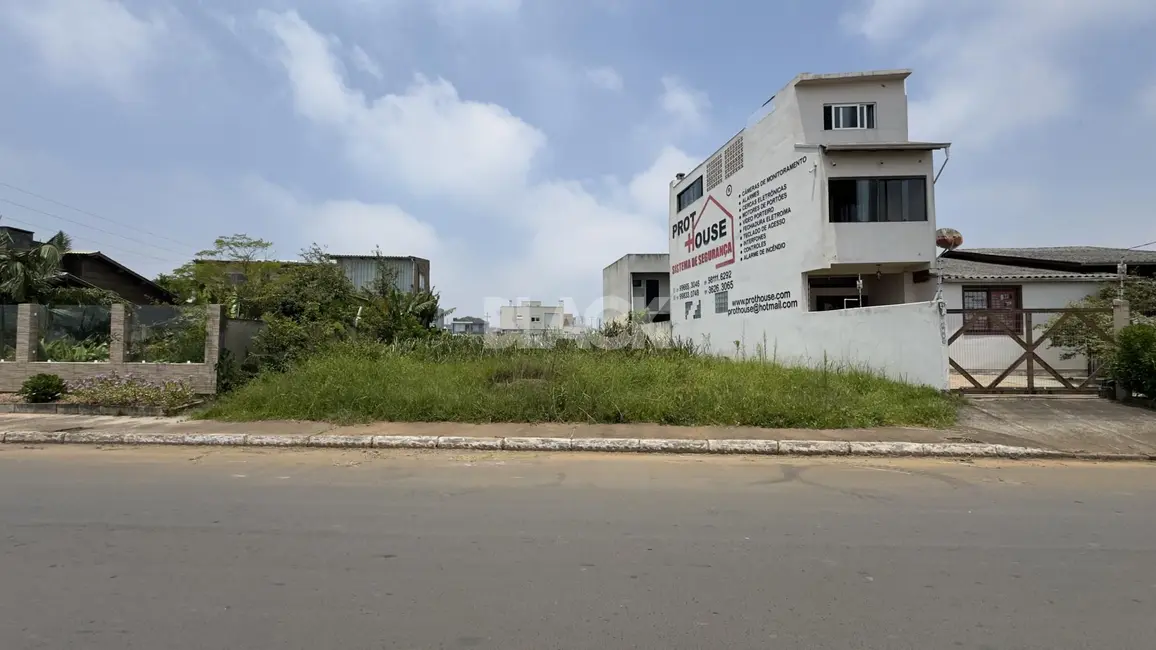 Foto 1 de Terreno / Lote à venda, 395m2 em Torres - RS