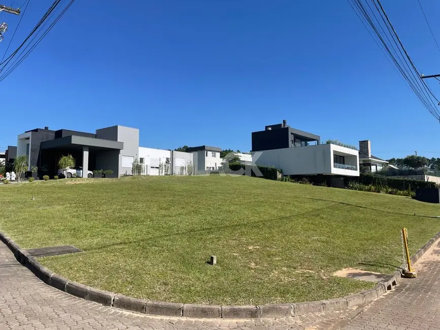 Foto 1 de Terreno / Lote à venda, 567m2 em Torres - RS