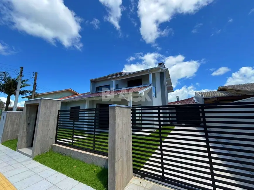 Foto 1 de Casa com 4 quartos à venda, 284m2 em Torres - RS