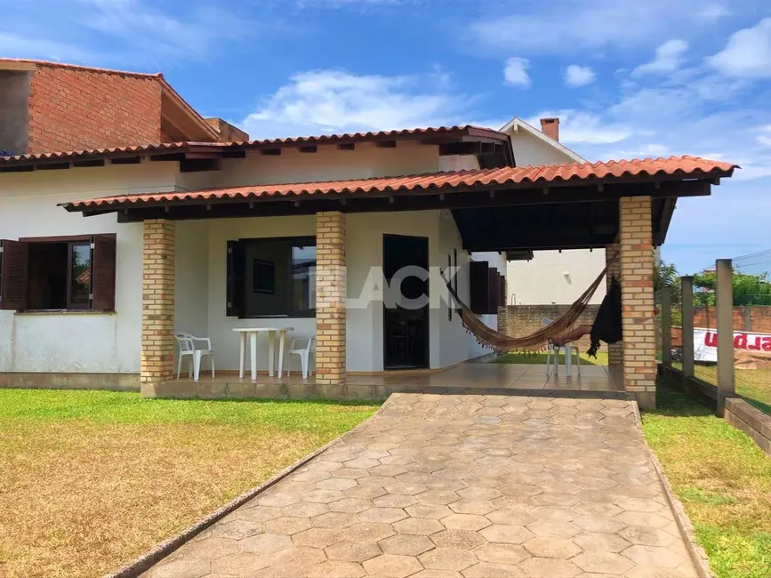 Foto 1 de Casa com 3 quartos à venda, 110m2 em Torres - RS
