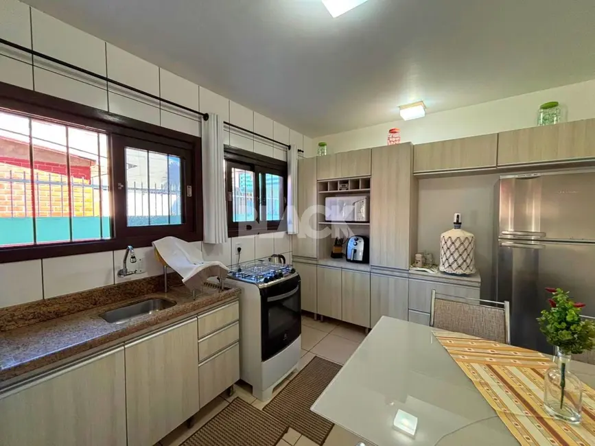 Foto 6 de Casa com 6 quartos à venda, 185m2 em Torres - RS