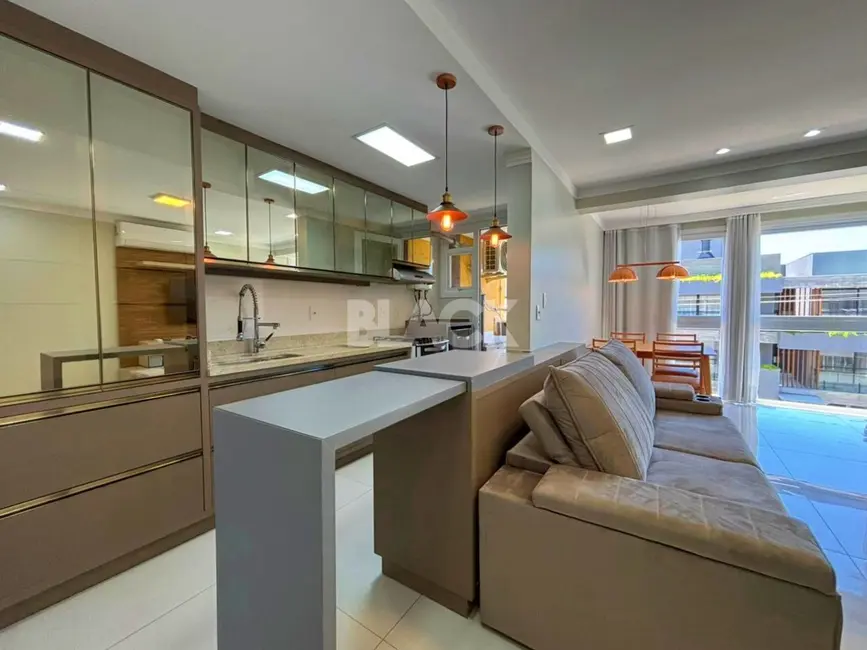 Foto 2 de Cobertura com 2 quartos à venda, 184m2 em Torres - RS