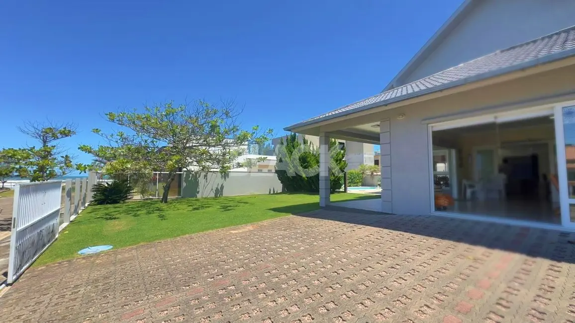 Foto 1 de Casa com 4 quartos à venda, 257m2 em Torres - RS