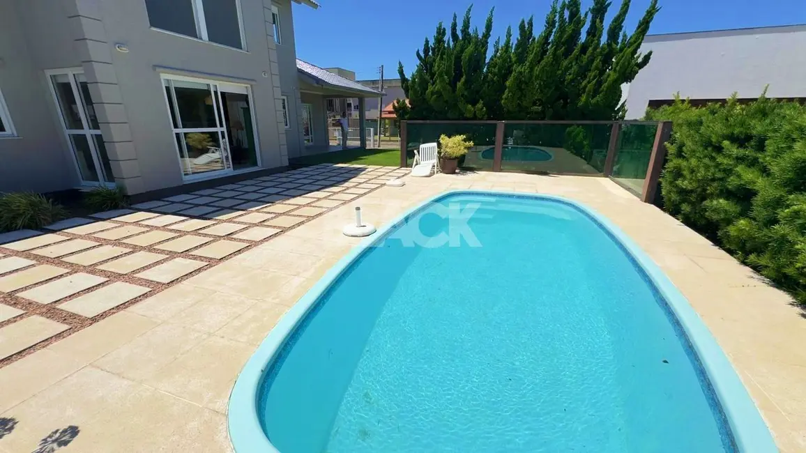 Foto 2 de Casa com 4 quartos à venda, 257m2 em Torres - RS