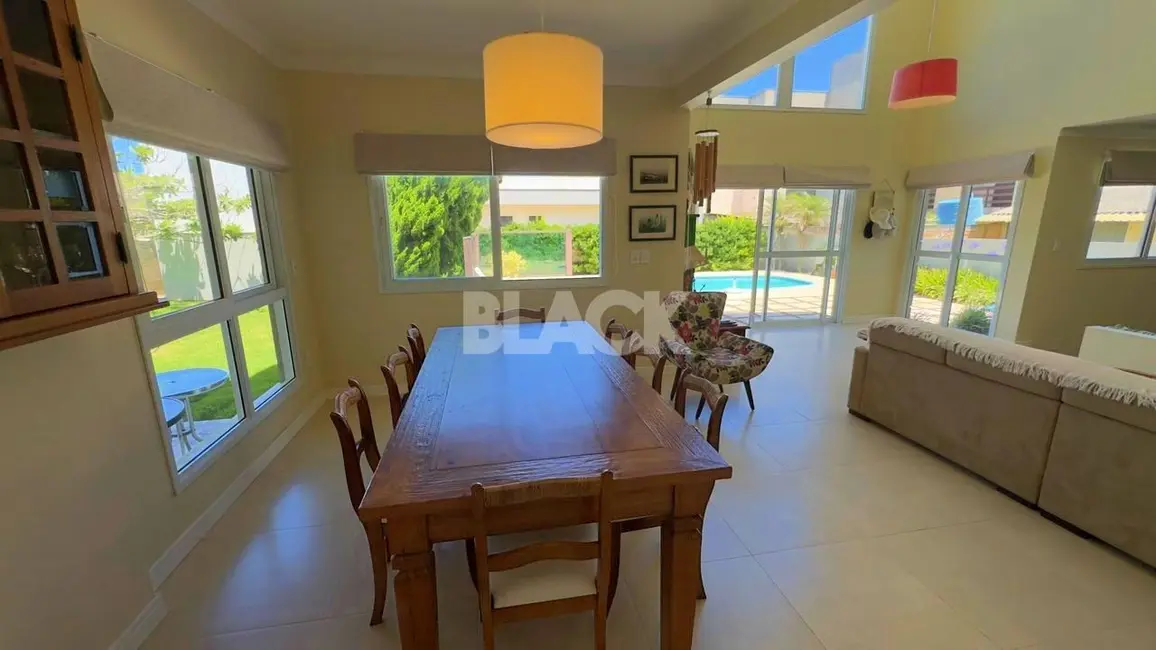 Foto 6 de Casa com 4 quartos à venda, 257m2 em Torres - RS