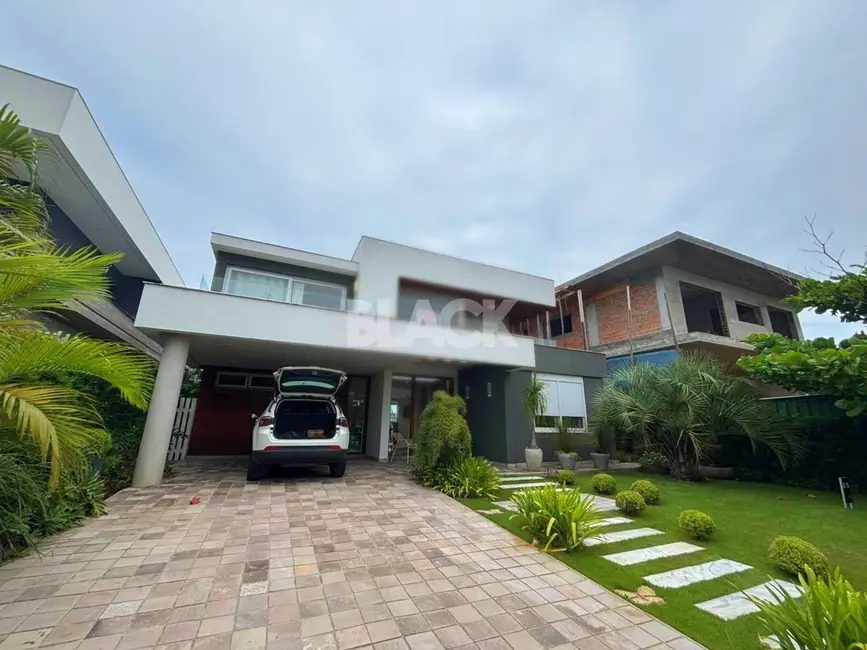 Foto 1 de Casa de Condomínio com 4 quartos à venda, 345m2 em Torres - RS