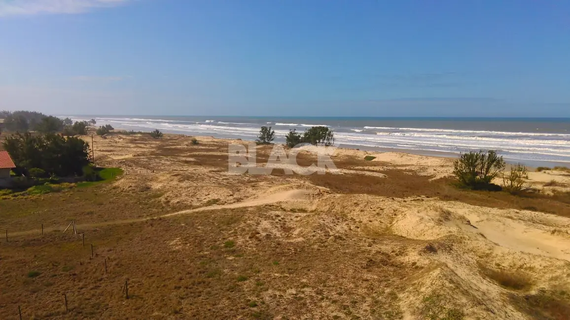 Foto 2 de Terreno / Lote à venda, 300m2 em Torres - RS