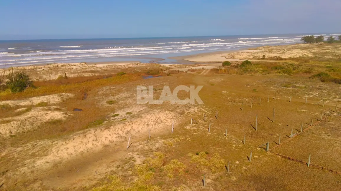 Foto 1 de Terreno / Lote à venda, 300m2 em Torres - RS