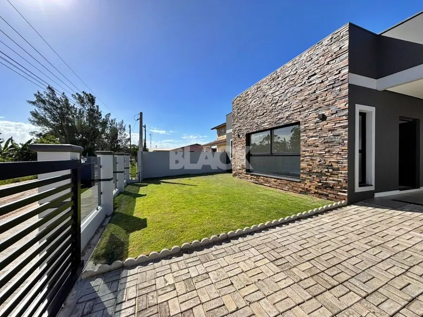 Foto 2 de Casa com 2 quartos à venda, 92m2 em Torres - RS