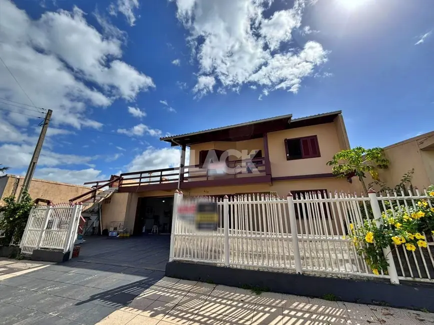 Foto 1 de Casa com 6 quartos à venda, 280m2 em Torres - RS