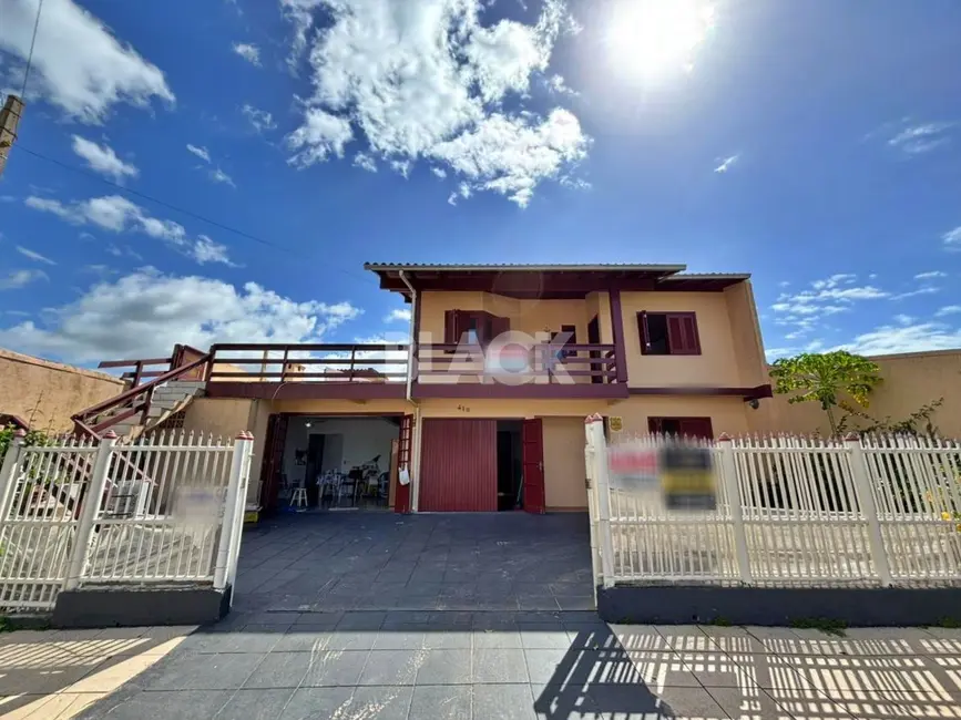 Foto 2 de Casa com 6 quartos à venda, 280m2 em Torres - RS