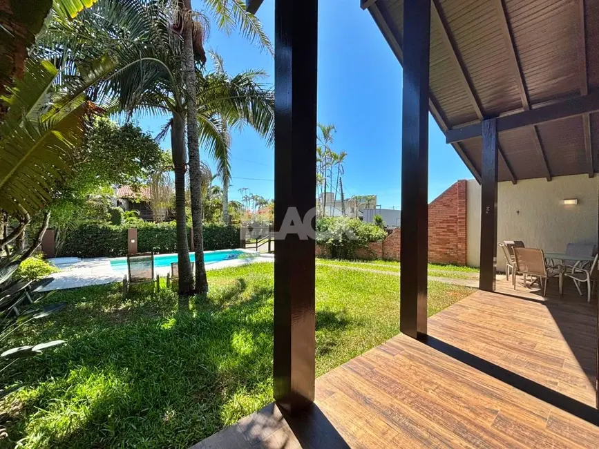 Foto 9 de Casa com 3 quartos à venda, 200m2 em Torres - RS