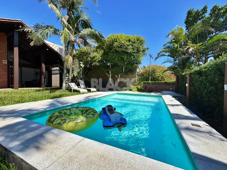 Foto 2 de Casa com 3 quartos à venda, 200m2 em Torres - RS