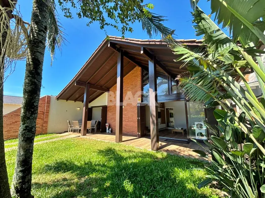 Foto 6 de Casa com 3 quartos à venda, 200m2 em Torres - RS