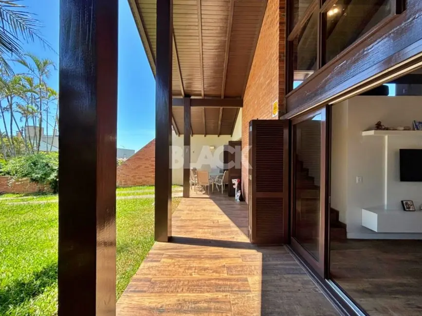 Foto 8 de Casa com 3 quartos à venda, 200m2 em Torres - RS