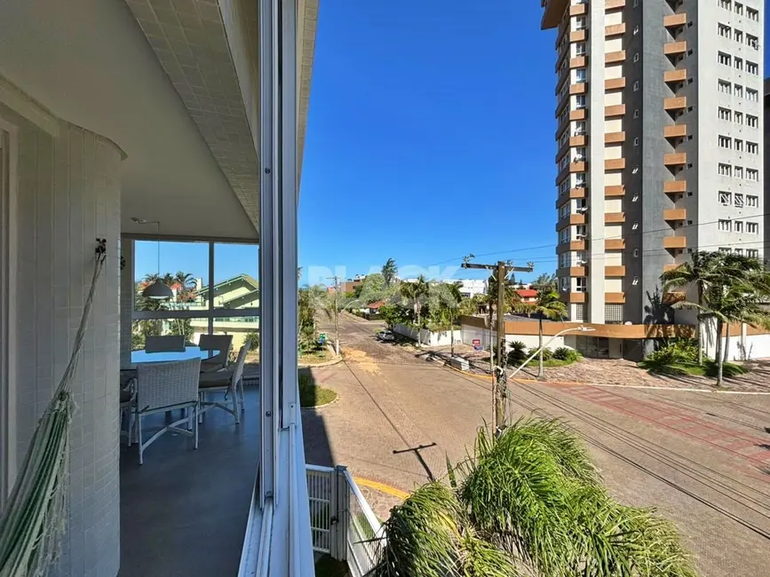 Foto 9 de Apartamento com 3 quartos à venda, 131m2 em Torres - RS