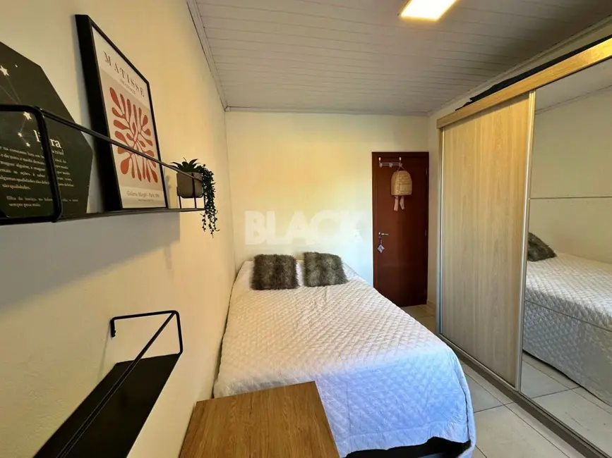 Foto 8 de Casa com 2 quartos à venda, 140m2 em Passo De Torres - SC