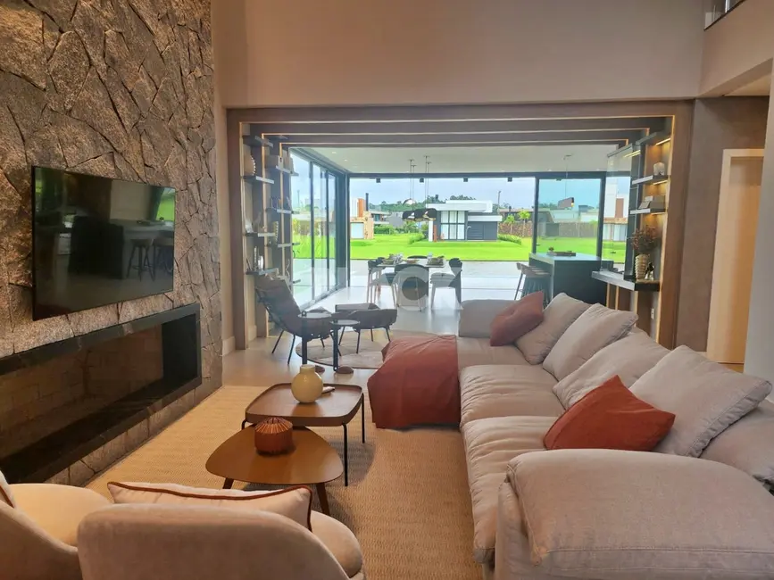 Foto 5 de Casa de Condomínio com 4 quartos à venda, 420m2 em Torres - RS