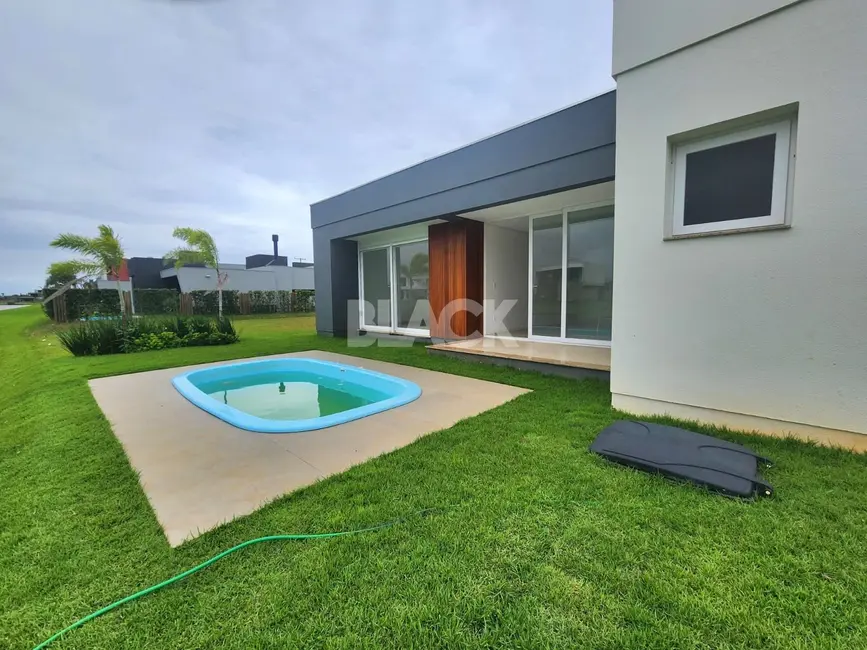 Foto 9 de Casa de Condomínio com 4 quartos à venda, 209m2 em Torres - RS