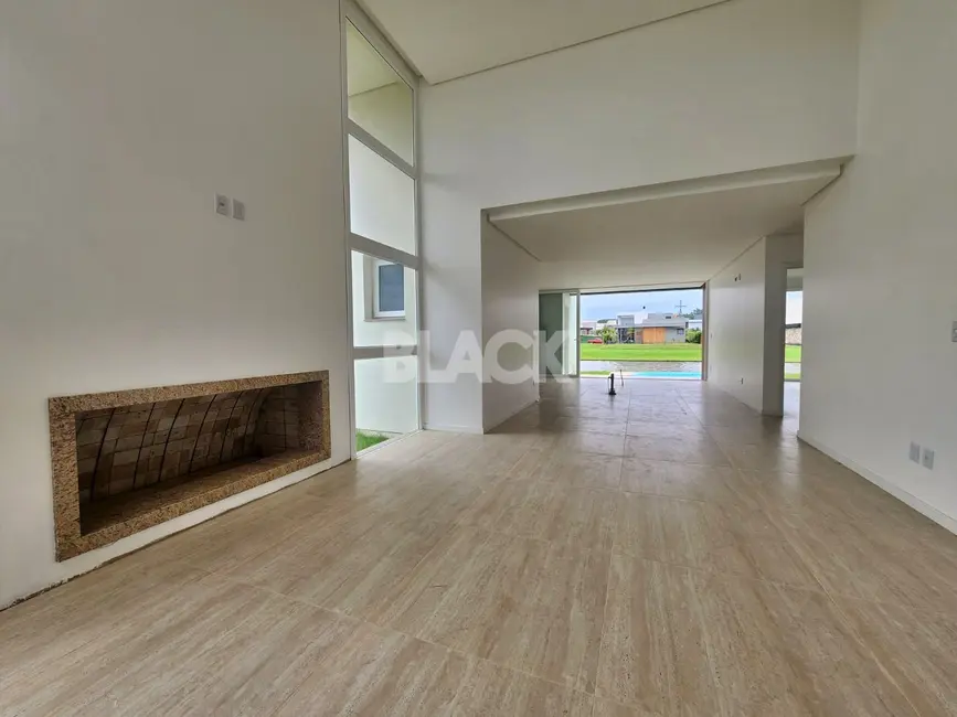 Foto 3 de Casa de Condomínio com 4 quartos à venda, 209m2 em Torres - RS