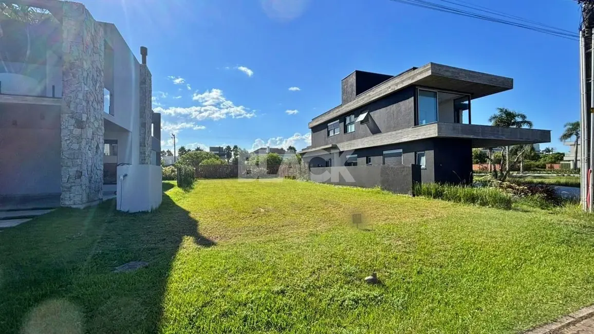 Foto 2 de Terreno / Lote à venda, 360m2 em Torres - RS